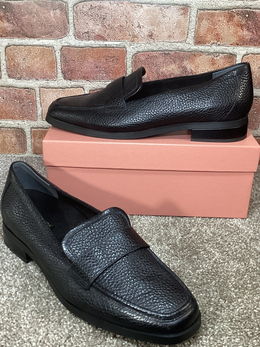 Vionic Sellah womens black slip on loafers size 10